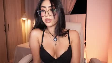 Snapshot of sara_albrecht chatting on 07/02/26, 12:43 Sara online show from 07/02/26, 12:43