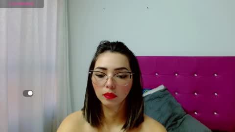 Snapshot of sara_arias00 chatting on 09/23/25, 01:25 Sara online show from 09/23/25, 01:25