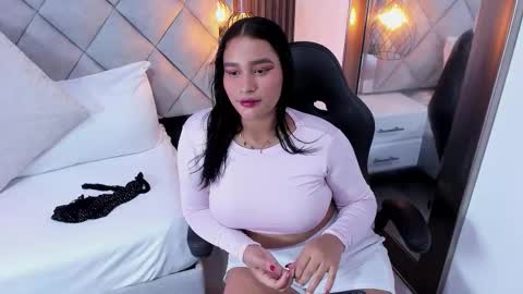 Snapshot of sara_channel_ chatting on 02/05/26, 10:20 SARA online show from 02/05/26, 10:20