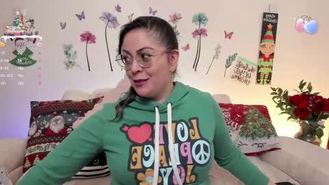 Snapshot of sara_crowe chatting on 12/14/24, 06:13 Sara Crowe online show from 12/14/24, 06:13