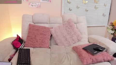 Snapshot of sara_crowe chatting on 03/11/25, 05:16 Sara Crowe online show from 03/11/25, 05:16