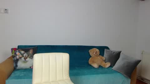 Im Sara I am happy to be here  online show from 02/01/25, 08:16