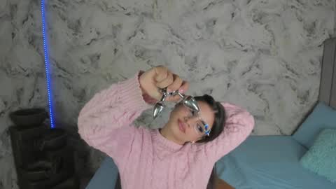 Snapshot of sara_fernandezz chatting on 01/06/25, 01:08 sara online show from 01/06/25, 01:08