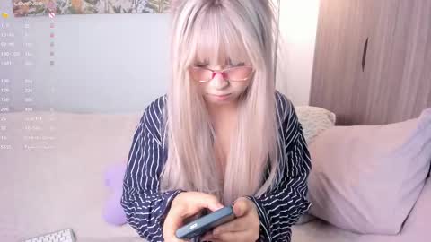 Sara  new account  give me thomb up  Follow me   help me reach 15k followers again   online show from 09/18/25, 11:51
