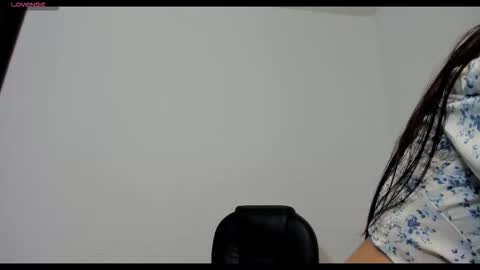 sara_len online show from 12/21/25, 06:26