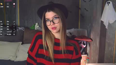 Sara online show from 10/31/25, 05:03