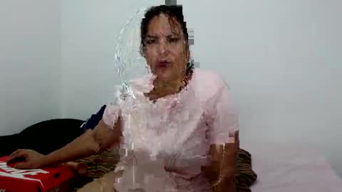 Snapshot of sara_love43 chatting on 01/06/25, 10:58 Sara love online show from 01/06/25, 10:58