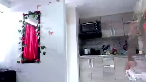 Snapshot of sara_love43 chatting on 02/02/25, 07:57 Sara love online show from 02/02/25, 07:57