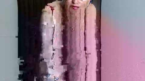 Snapshot of sara_love43 chatting on 02/04/25, 03:22 Sara love online show from 02/04/25, 03:22