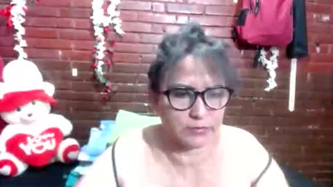 Snapshot of sara_love43 chatting on 05/04/26, 05:25 Sara love online show from 05/04/26, 05:25