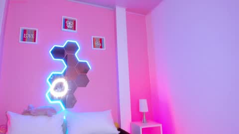 Sara  online show from 02/07/25, 11:03