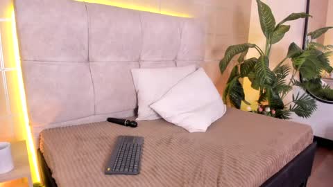 Snapshot of sara_mac_ chatting on 05/11/26, 04:04 Sara online show from 05/11/26, 04:04