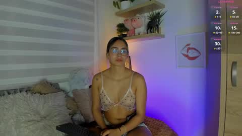 Snapshot of sara_madrid_ chatting on 04/27/26, 02:04 online show from 04/27/26, 02:04