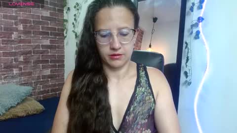 Snapshot of sara_marris0n chatting on 12/05/24, 10:44 Sara online show from 12/05/24, 10:44