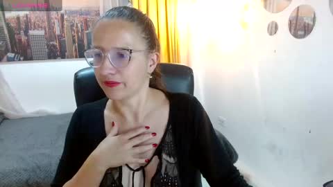 Snapshot of sara_marris0n chatting on 12/23/24, 11:36 Sara online show from 12/23/24, 11:36