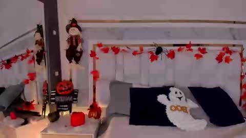 Snapshot of sara_mejia77 chatting on 10/26/25, 02:06 sara_mejia77 online show from 10/26/25, 02:06