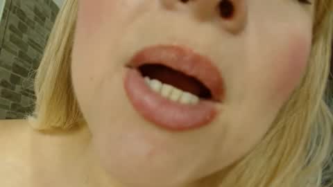 Snapshot of sara_naughtyw chatting on 02/11/25, 12:59 katiasupreme online show from 02/11/25, 12:59