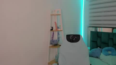 Snapshot of sara_red_x chatting on 05/22/26, 03:57 sara_red_x online show from 05/22/26, 03:57