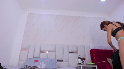 Snapshot of sara_sm1th_ chatting on 05/23/26, 11:47 sara_sm1th_ online show from 05/23/26, 11:47