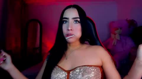 Snapshot of sara_stone03 chatting on 01/12/25, 07:43 sara_stone03 online show from 01/12/25, 07:43