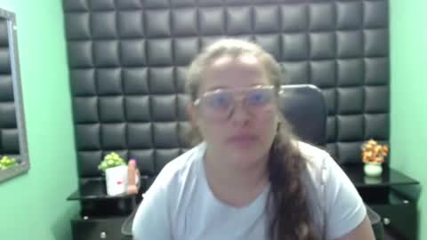 sara_thonson_ online show from 02/02/25, 01:19