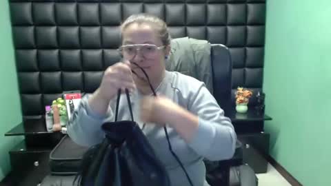 sara_thonson_ online show from 02/21/25, 03:23