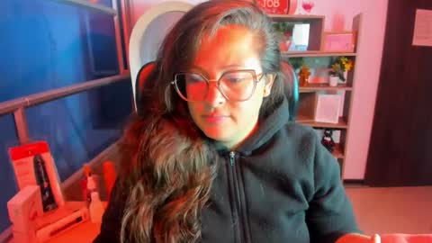 sara_thonson_ online show from 11/09/25, 03:16