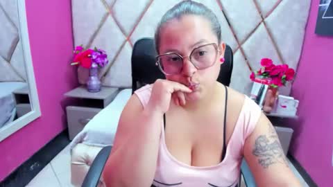 sara_thonson_ online show from 12/16/25, 02:44