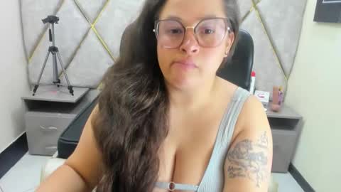 sara_thonson_ online show from 05/13/26, 03:48