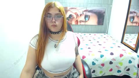 Snapshot of sara_winehouse1 chatting on 03/21/26, 04:50 1 online show from 03/21/26, 04:50