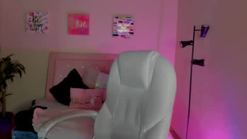 Sarah Ramirez online show from 03/12/25, 06:00