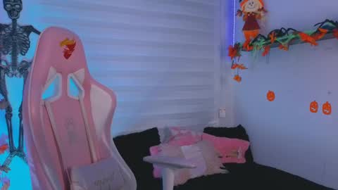 Sarah Ramirez online show from 10/11/25, 05:17