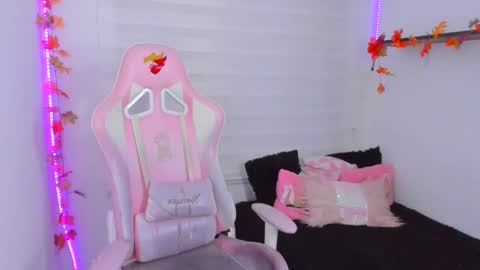 Sarah Ramirez online show from 11/19/25, 03:06