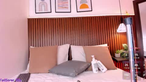 sara online show from 04/19/26, 01:49