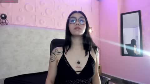 Snapshot of saraa_taylor1 chatting on 06/08/26, 03:51 Sara online show from 06/08/26, 03:51