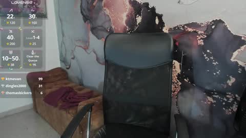 Snapshot of saraamills chatting on 12/06/24, 02:13 Sara online show from 12/06/24, 02:13