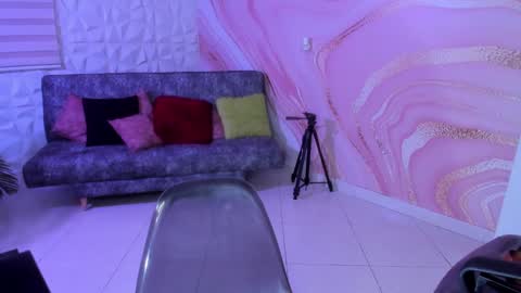 Snapshot of saraamills chatting on 12/11/24, 07:25 Sara online show from 12/11/24, 07:25