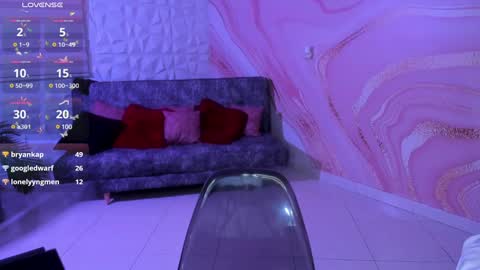 Snapshot of saraamills chatting on 12/13/24, 12:09 Sara online show from 12/13/24, 12:09