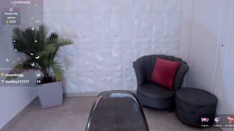 Snapshot of saraamills chatting on 12/19/24, 02:23 Sara online show from 12/19/24, 02:23