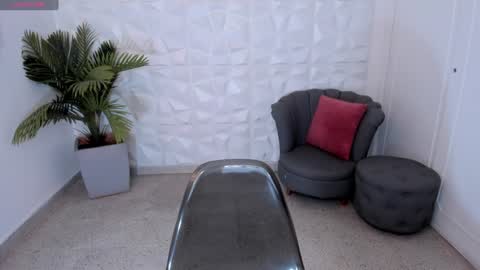 Snapshot of saraamills chatting on 12/19/24, 07:29 Sara online show from 12/19/24, 07:29