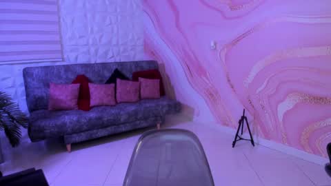 Snapshot of saraamills chatting on 12/26/24, 07:38 Sara online show from 12/26/24, 07:38