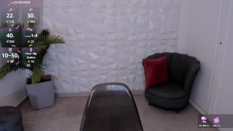 Snapshot of saraamills chatting on 01/14/25, 07:11 Sara online show from 01/14/25, 07:11