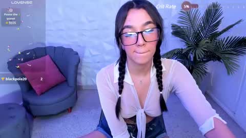 Snapshot of saraamills chatting on 02/17/25, 10:14 Sara online show from 02/17/25, 10:14