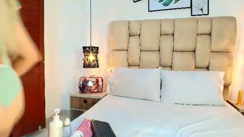 sarablonde_t online show from 07/30/26, 08:08