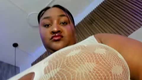 Snapshot of saraby_blandon chatting on 06/19/26, 10:41 online show from 06/19/26, 10:41