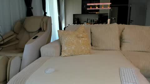 saradiamond01 online show from 05/07/26, 09:14