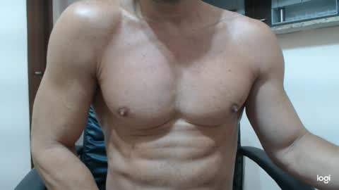 saradorj92 online show from 01/14/25, 11:16