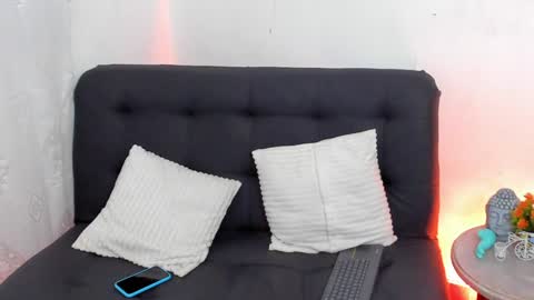 Snapshot of sarah_and_nicolle chatting on 12/19/24, 03:18 Sarah Redhair  Nicolle Black hair  online show from 12/19/24, 03:18