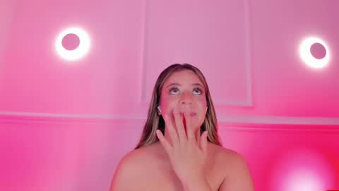 Sarah Bonneth online show from 04/26/26, 01:20