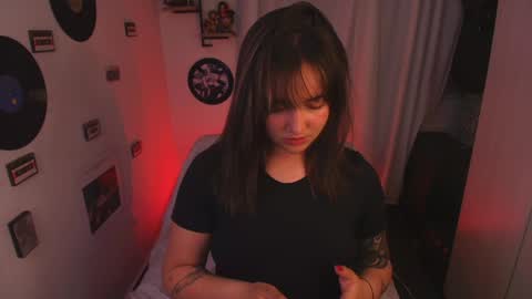 Snapshot of sarah_cuteeyes chatting on 04/01/26, 05:30 Sara online show from 04/01/26, 05:30